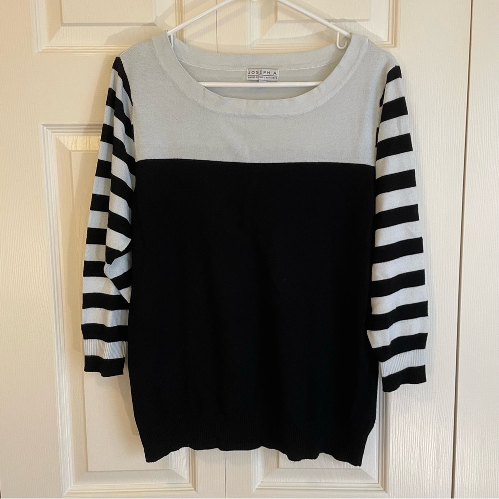 Joseph A Women’s Soft Black and White Scoop Neck Sweater